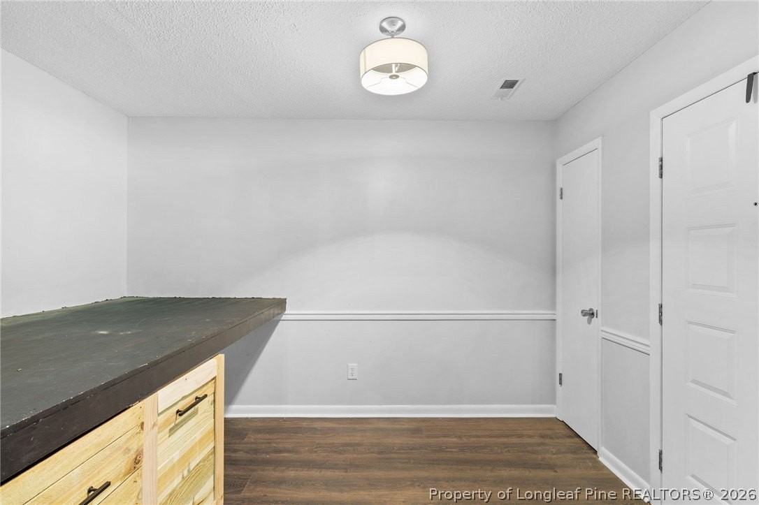 5839 Rivercroft Rd - Photo 6 of 42