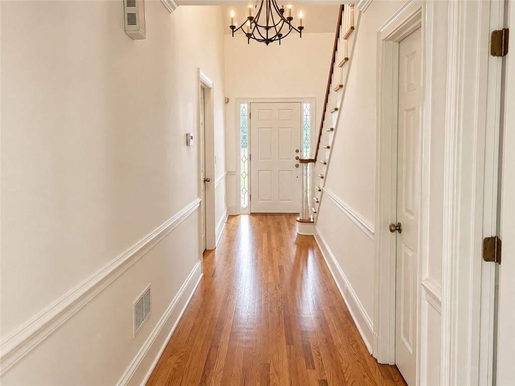 1826 Hermitage Pl - Photo 4 of 35