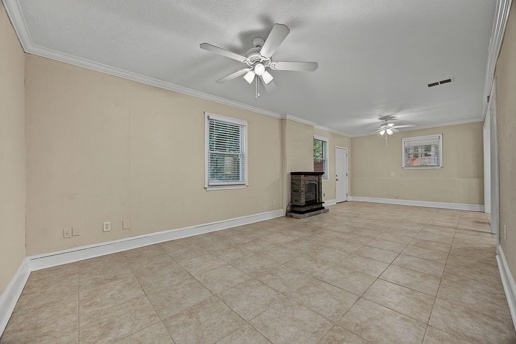 2132 Dunwoody Gln - Photo 2 of 33