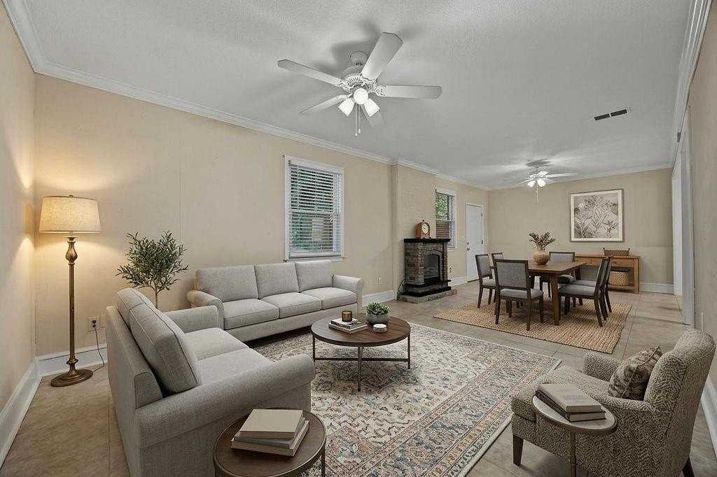 2132 Dunwoody Gln - Photo 3 of 33