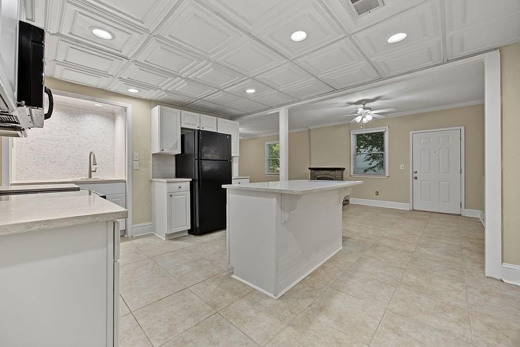 2132 Dunwoody Gln - Photo 7 of 33