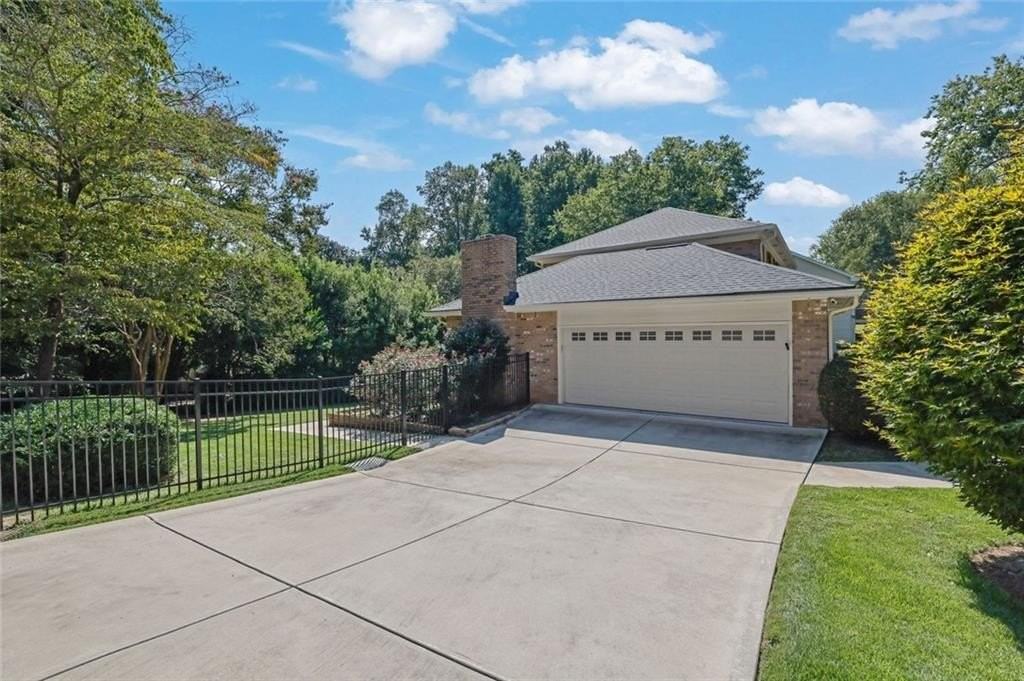 5179 Meadowlake Dr - Photo 3 of 29