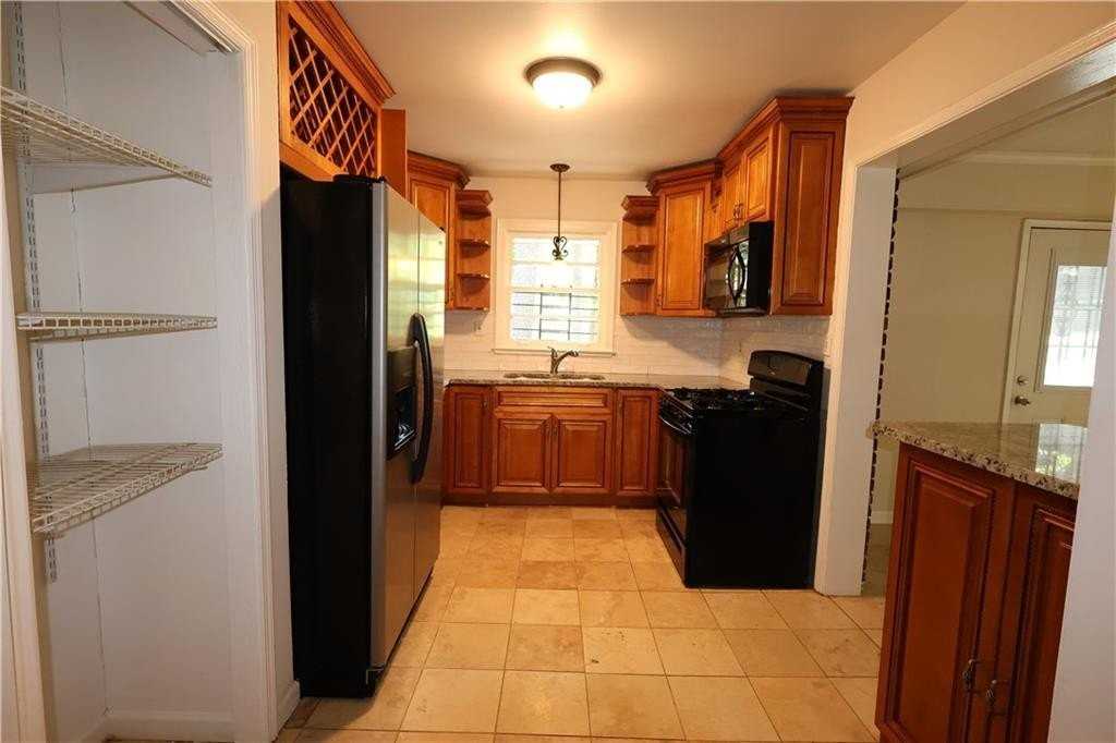 1540 Alverado Way - Photo 5 of 25