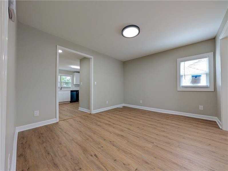 1377 Pine Ave - Photo 4 of 22