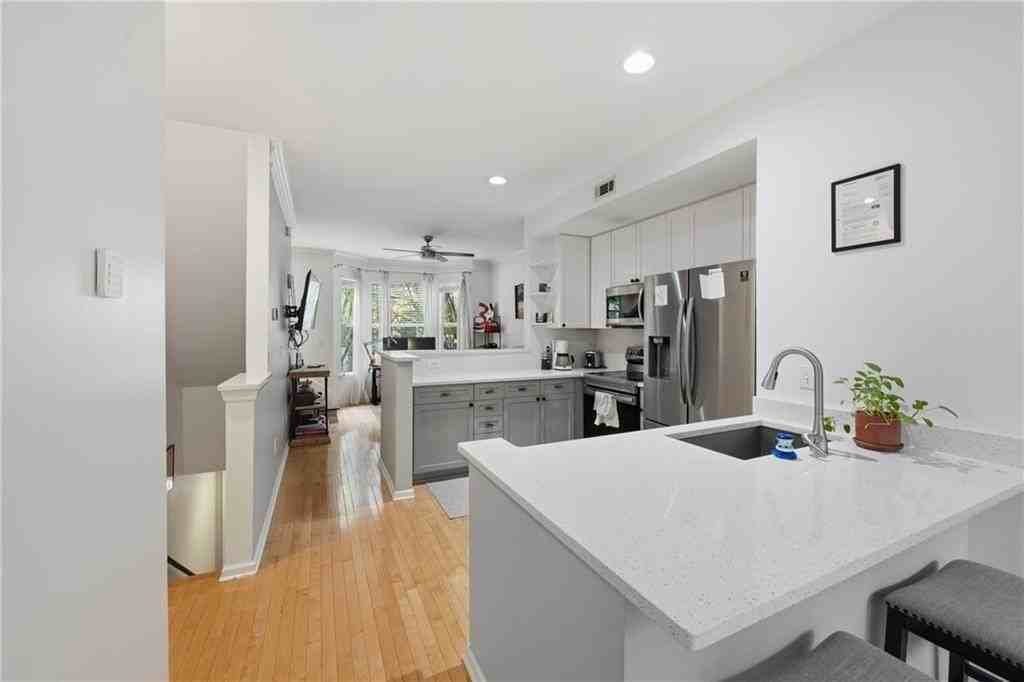 951 Glenwood Ave Se #102 - Photo 5 of 36