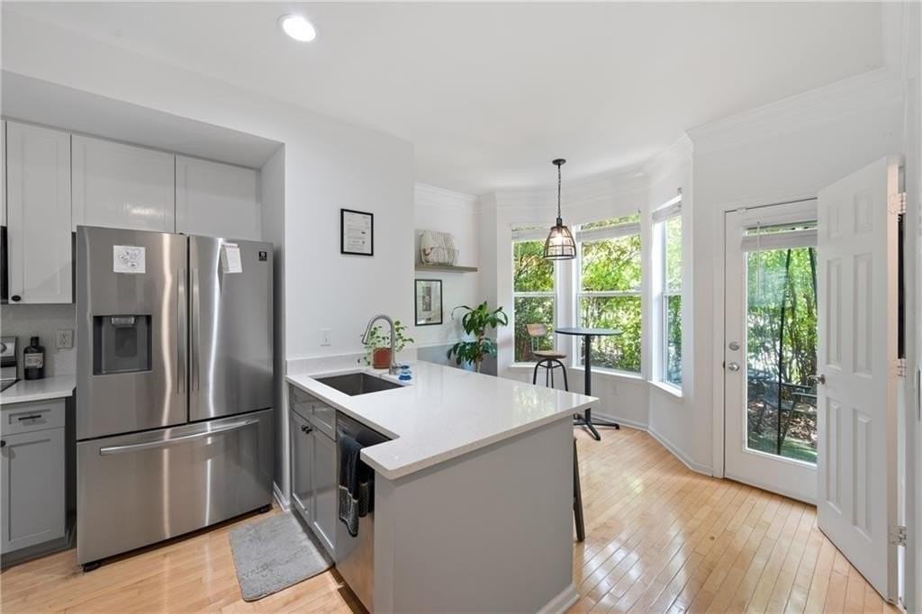 951 Glenwood Ave Se #102 - Photo 6 of 36