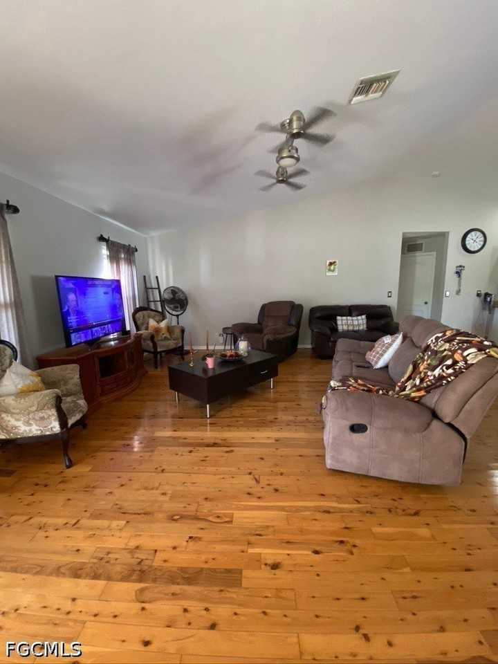 3704 Ne 12th Ave - Photo 2 of 11