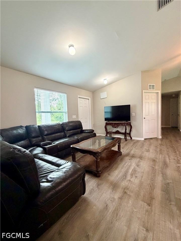 354 Mangonia Ave - Photo 3 of 19