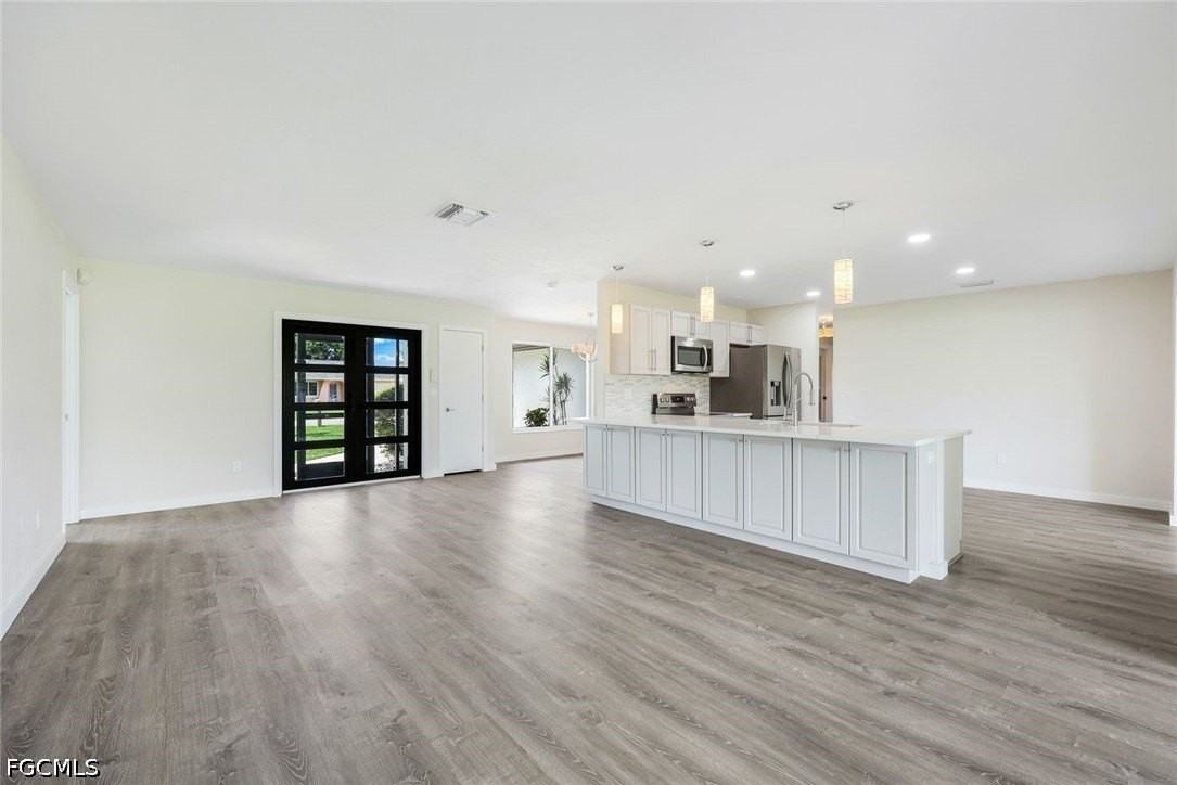 1202 Se 14th Ter - Photo 2 of 19