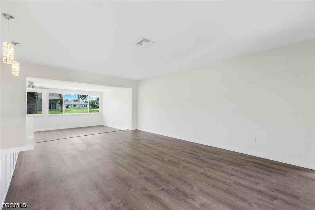 1202 Se 14th Ter - Photo 3 of 19