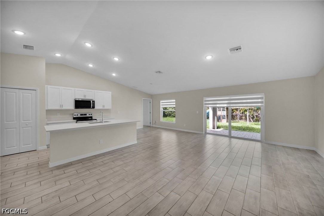 1820 Ne 7th Pl - Photo 4 of 26