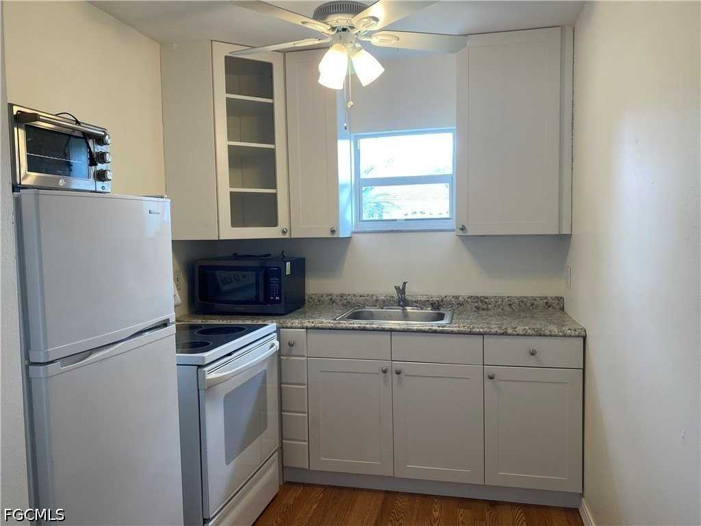 3616 Mccomb Ln - Photo 5 of 8