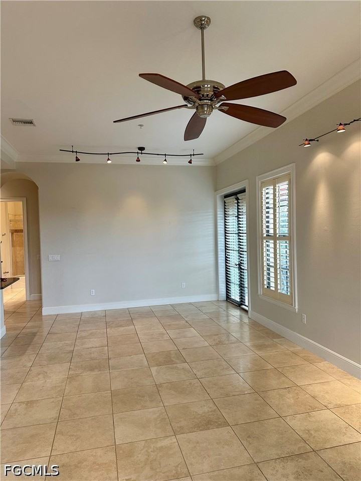 1625 Se 46th St #5B - Photo 3 of 12
