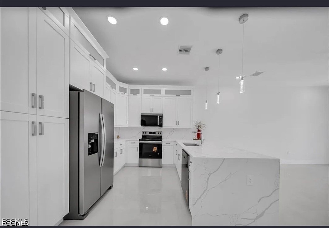 320 Poplar St - Photo 2 of 10