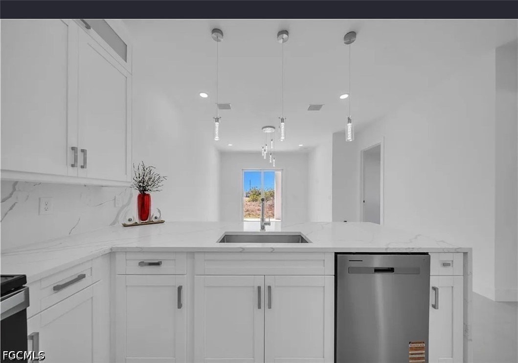 320 Poplar St - Photo 4 of 10