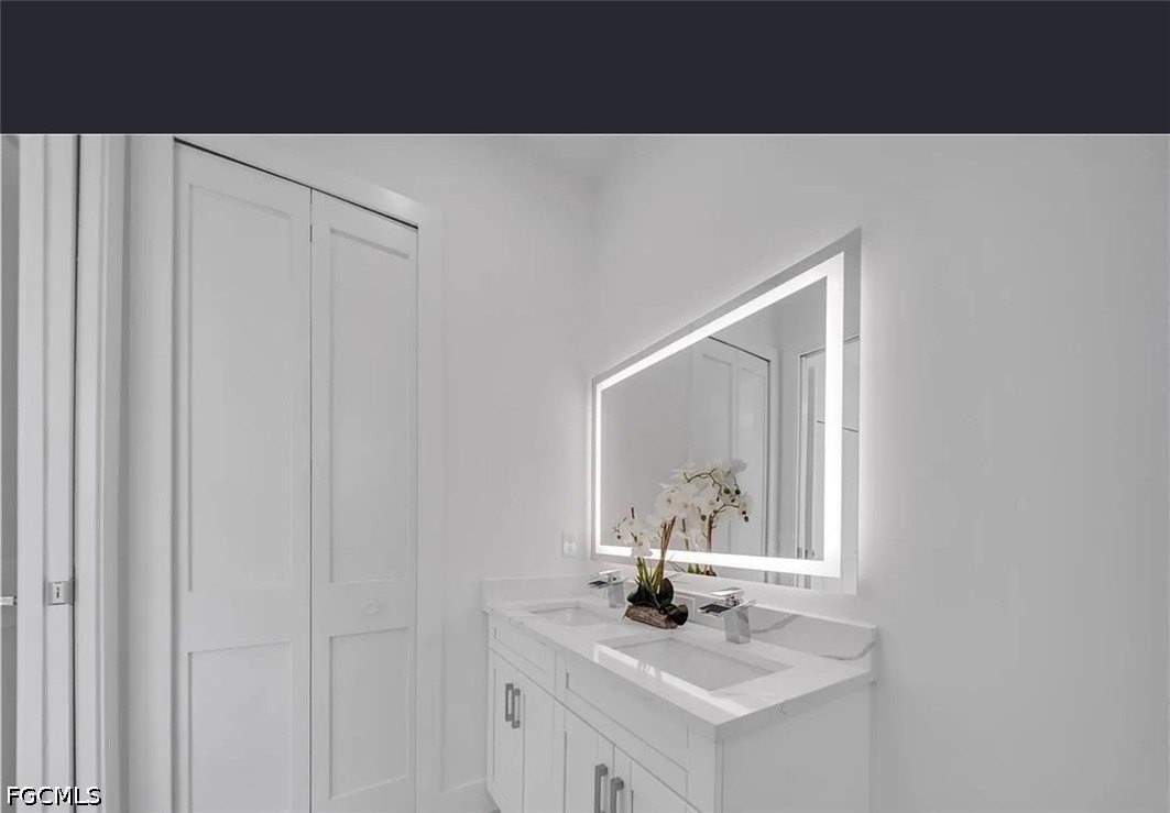 320 Poplar St - Photo 5 of 10