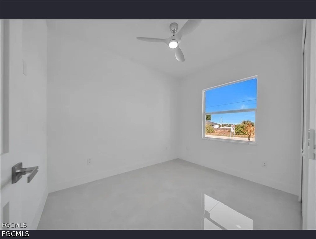 320 Poplar St - Photo 6 of 10