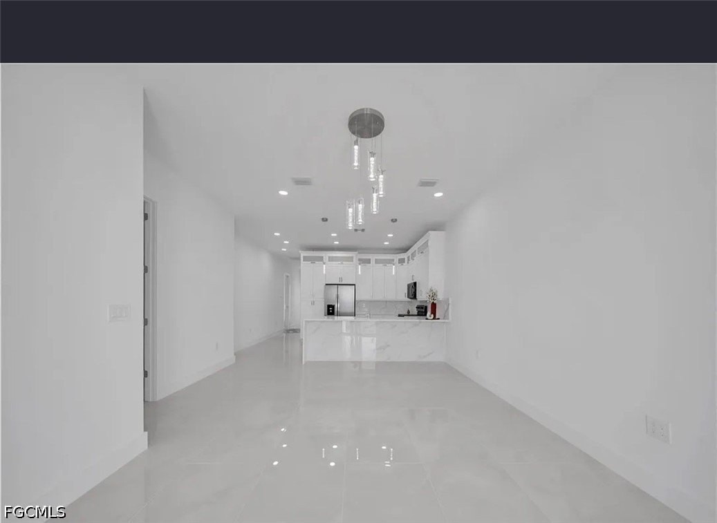 320 Poplar St - Photo 7 of 10