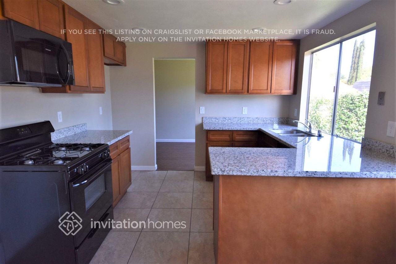 9209 Sungold Way - Photo 5 of 13