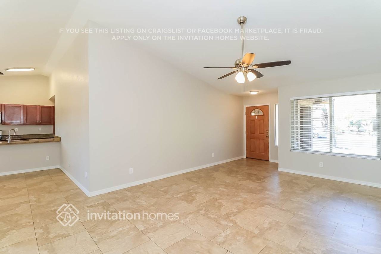 3041 E Bremen St - Photo 2 of 16