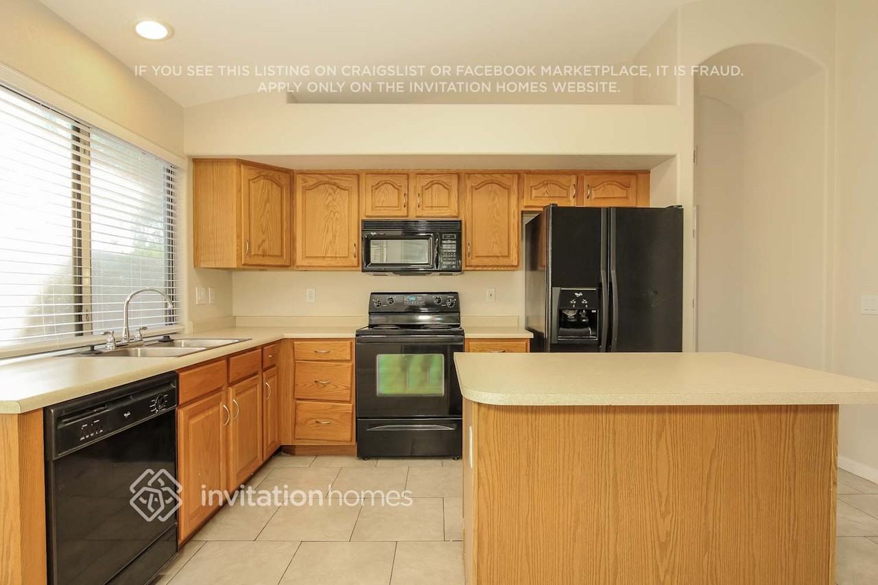 375 N 167th Dr - Photo 7 of 16