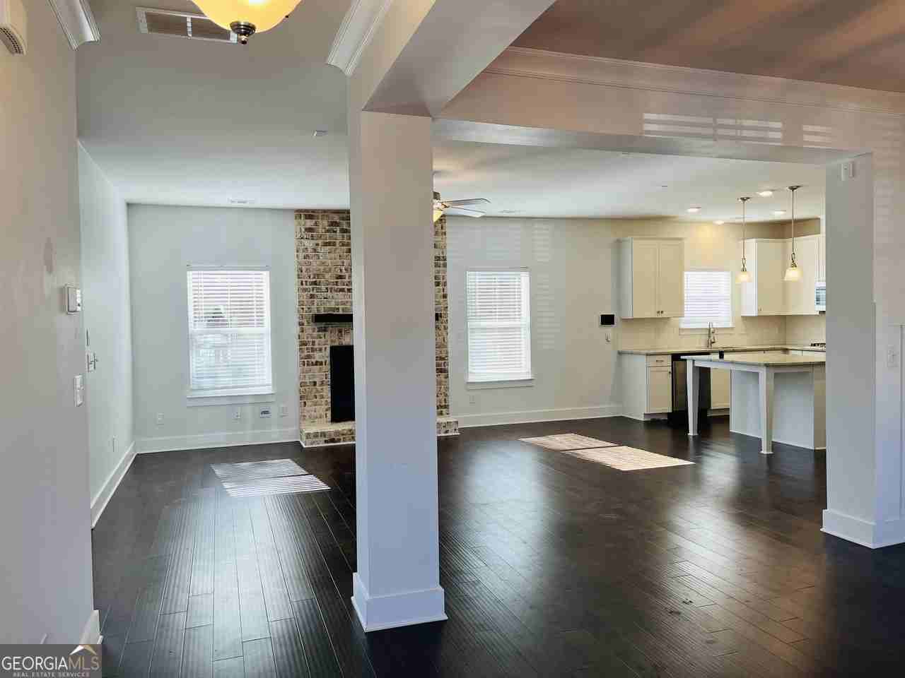 371 Crestbrook Ln - Photo 3 of 41