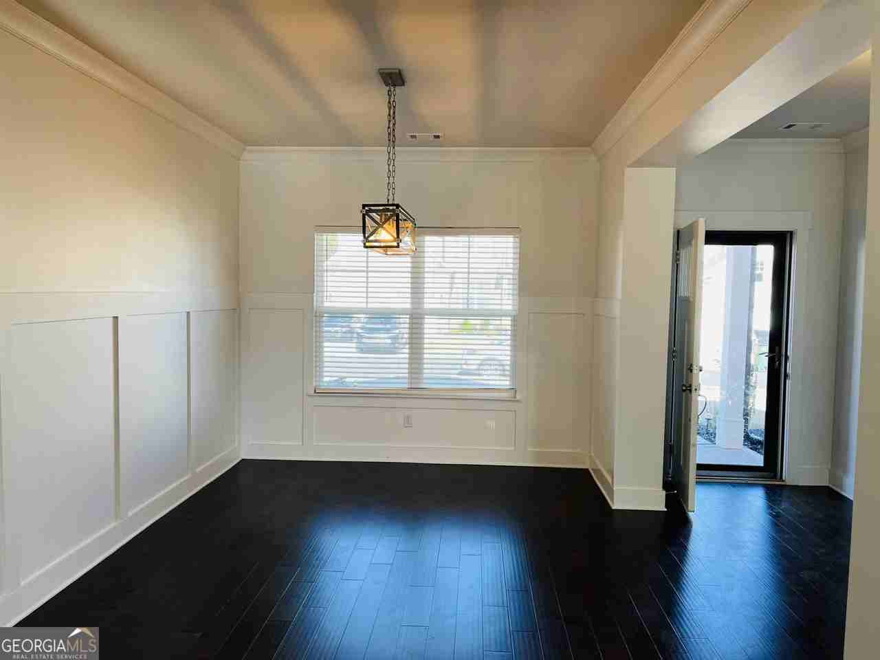 371 Crestbrook Ln - Photo 4 of 41