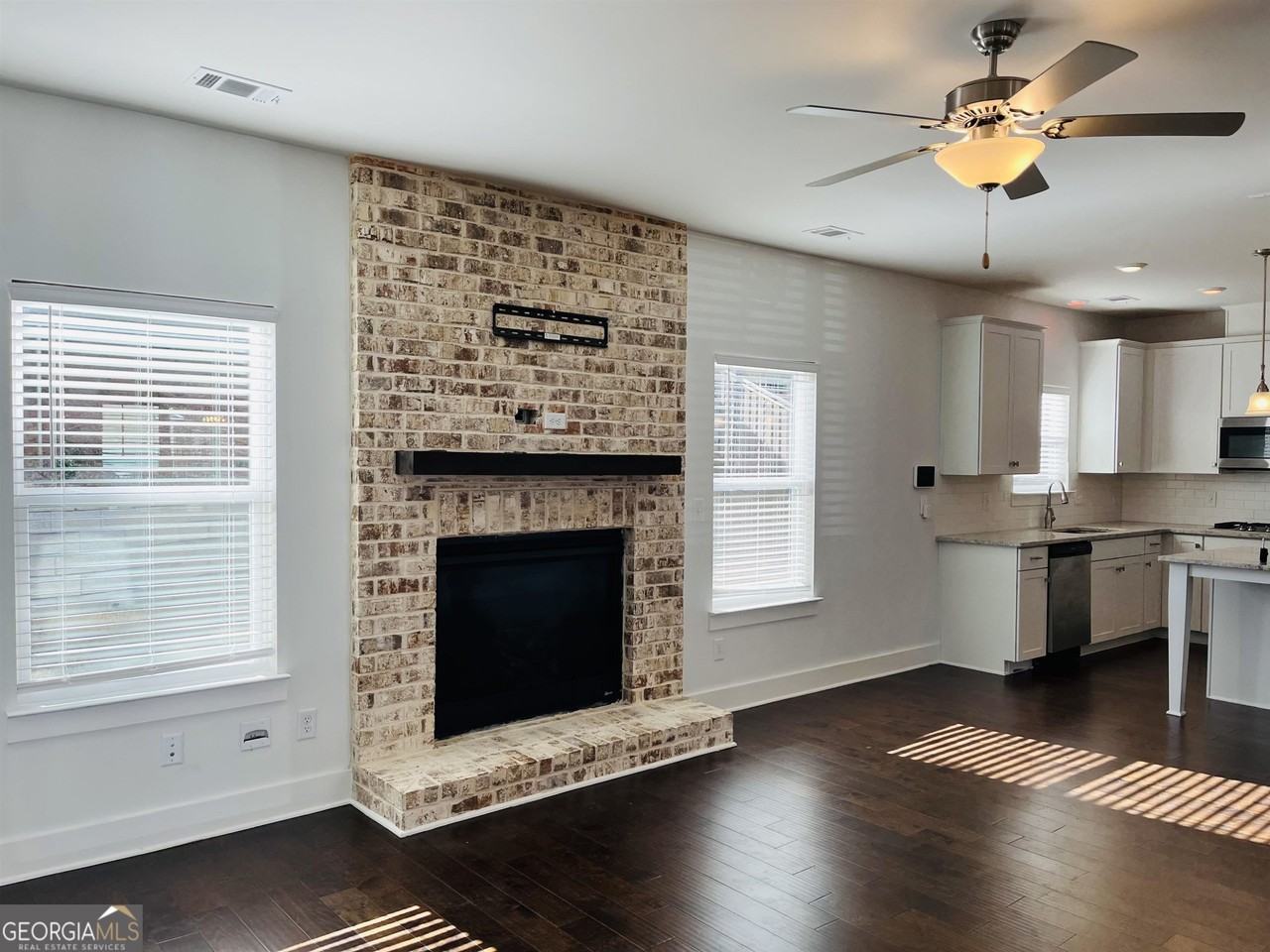 371 Crestbrook Ln - Photo 6 of 41
