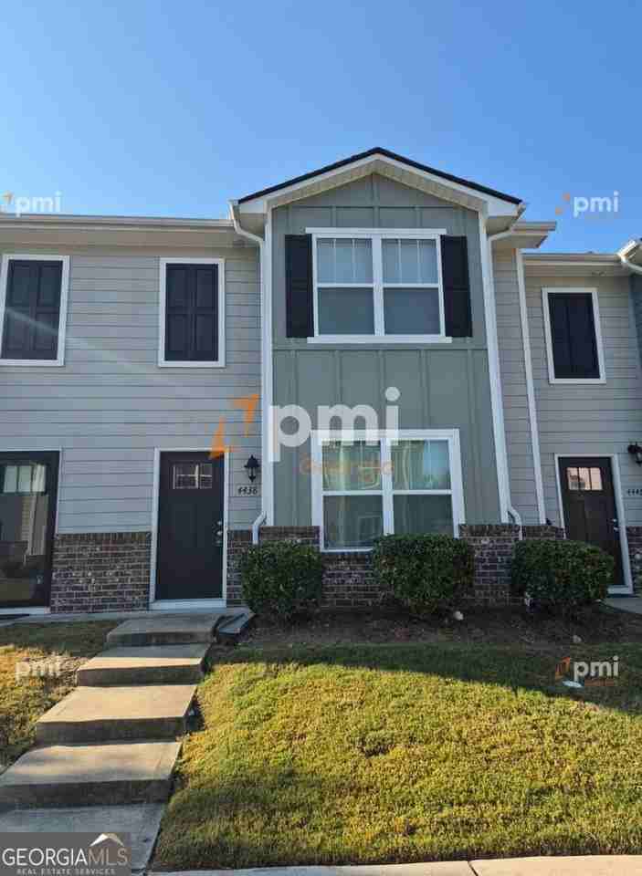 4438 Pinscher St