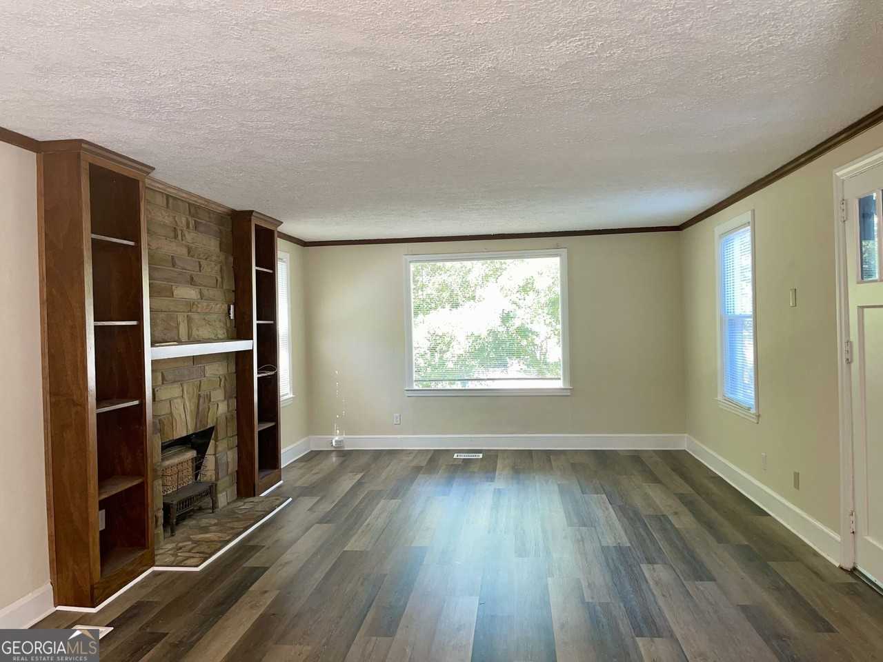 1088 Forrest Blvd - Photo 2 of 11