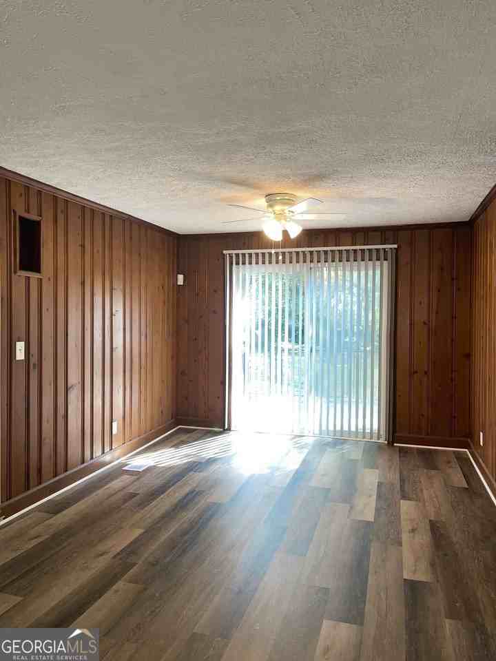 1088 Forrest Blvd - Photo 3 of 11