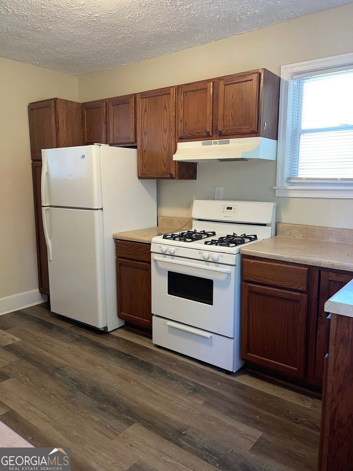 1088 Forrest Blvd - Photo 5 of 11