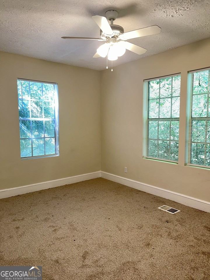 1088 Forrest Blvd - Photo 6 of 11