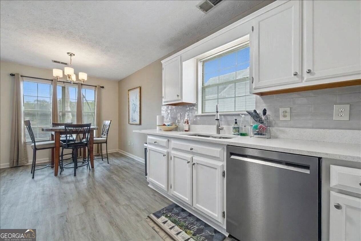 6574 Oak Mill Ct - Photo 3 of 9