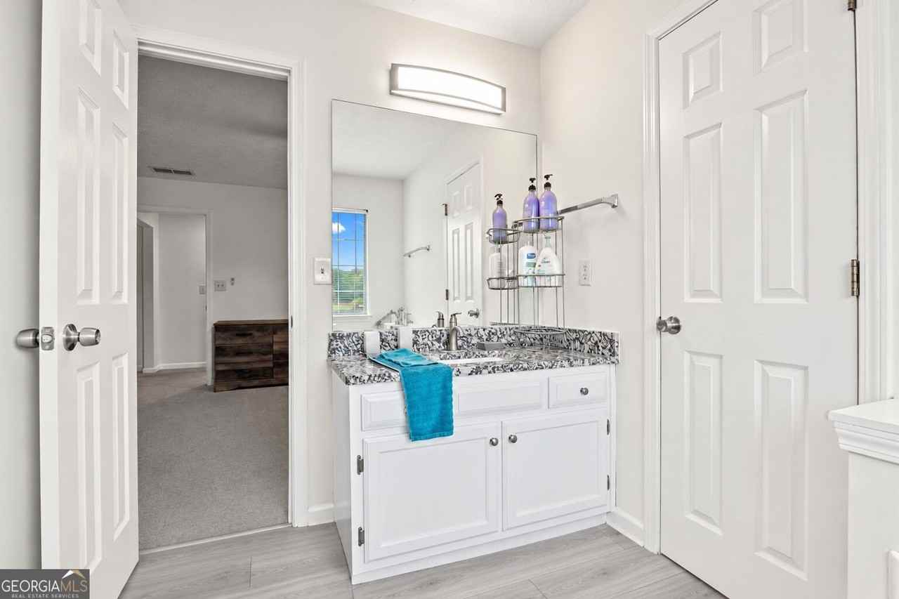 6574 Oak Mill Ct - Photo 7 of 9
