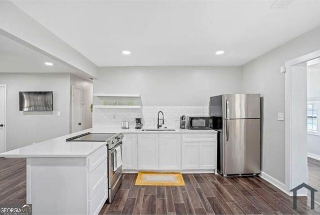 8170 Huntington Dr - Photo 3 of 9