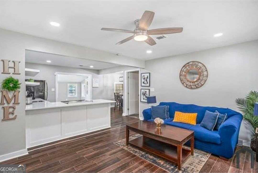 8170 Huntington Dr - Photo 6 of 9