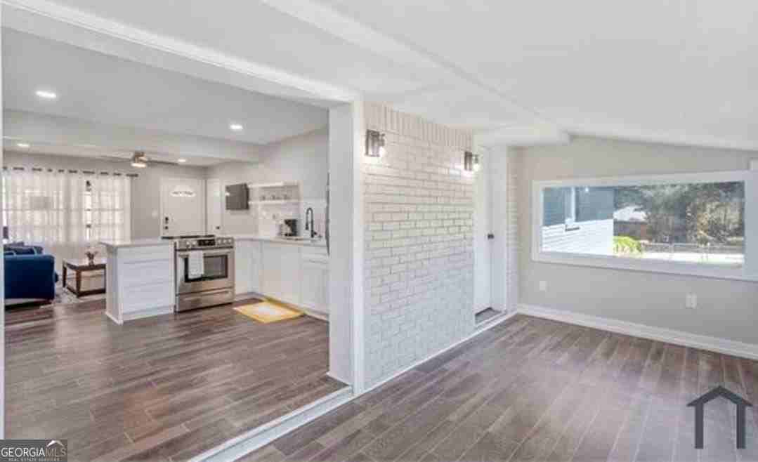 8170 Huntington Dr - Photo 7 of 9