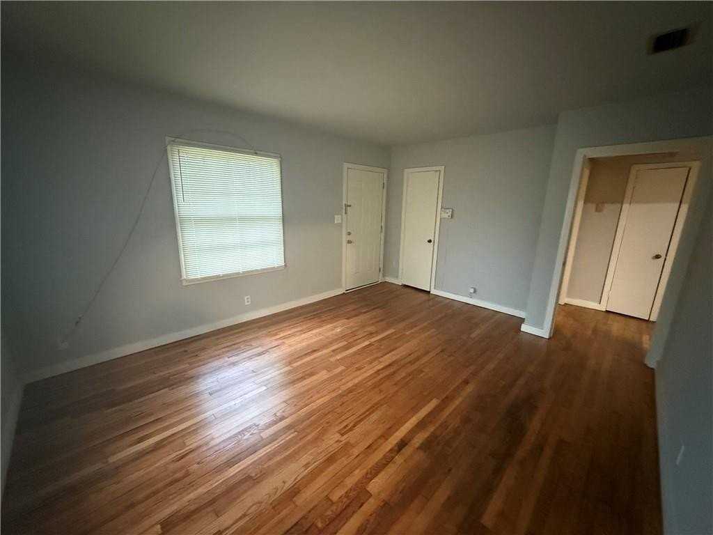 120 Paris Ave - Photo 7 of 17