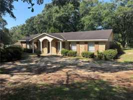 featured image of 1513 Deerwood Dr E