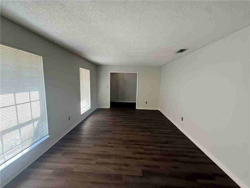 1513 Deerwood Dr E - Photo 3 of 16