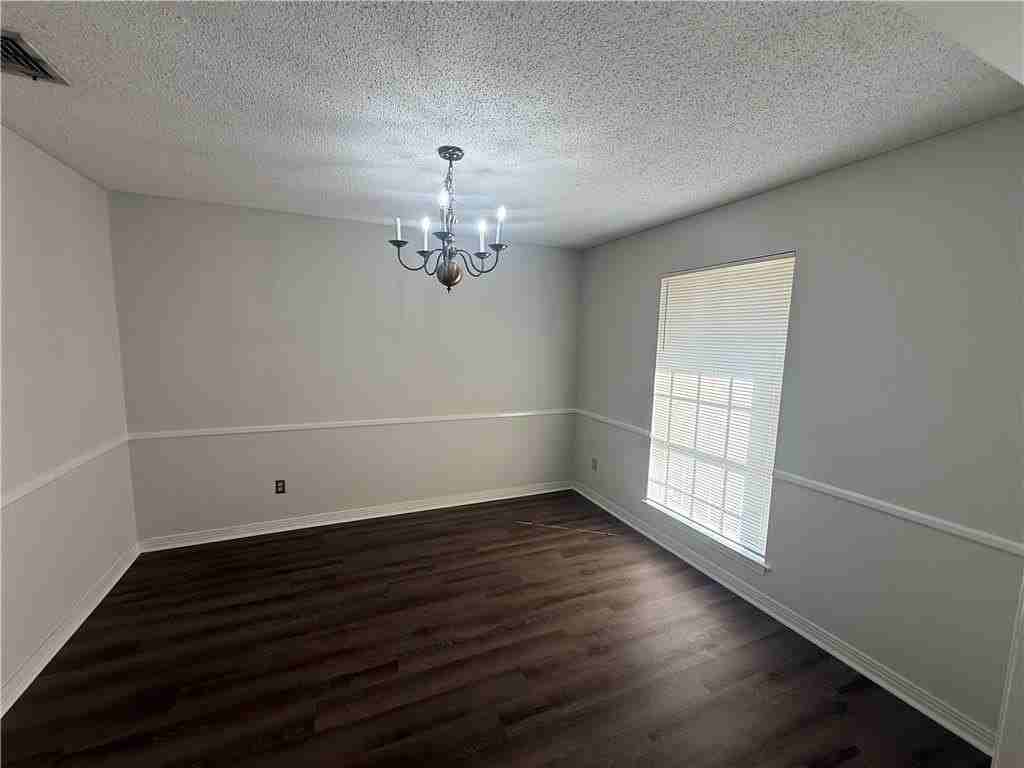 1513 Deerwood Dr E - Photo 6 of 16