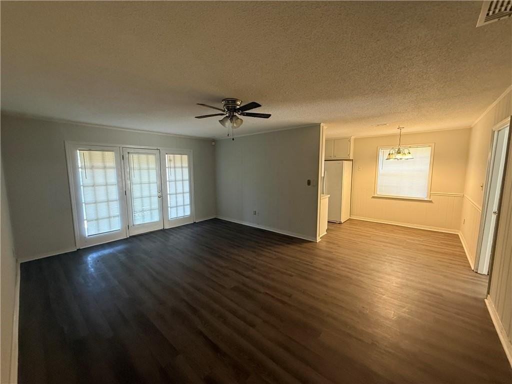 1513 Deerwood Dr E - Photo 7 of 16
