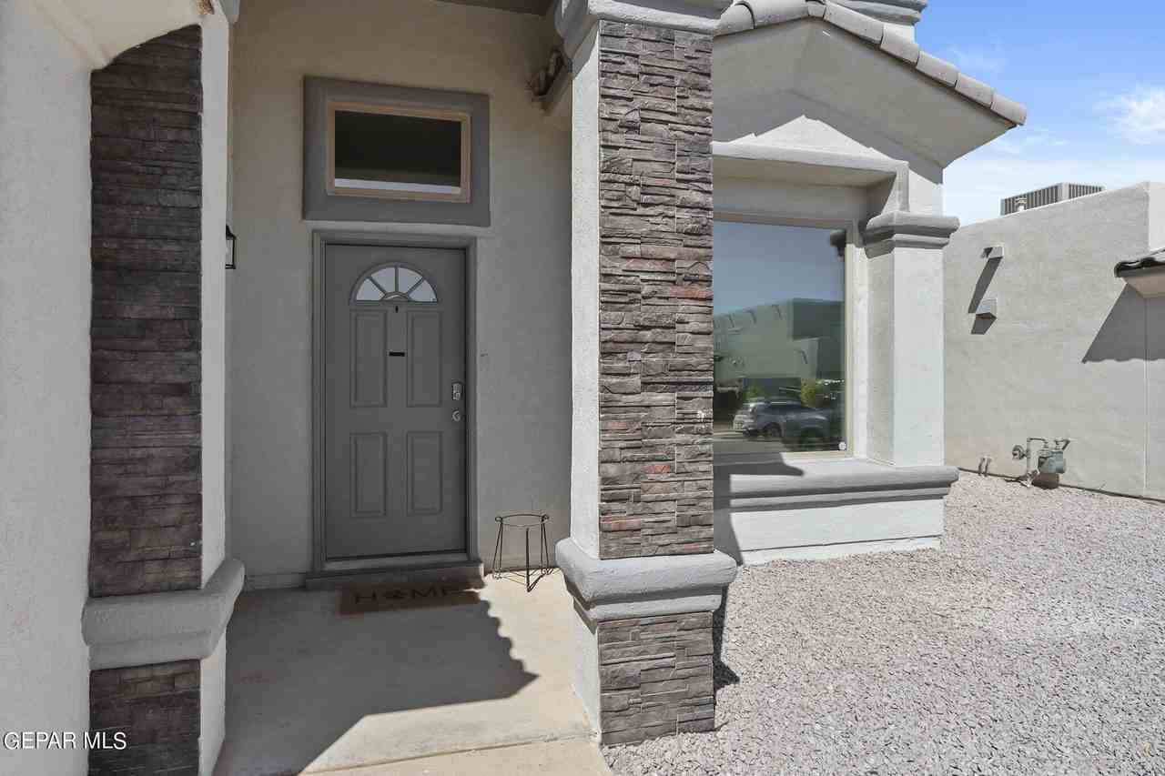 947 Follifoot Pl - Photo 2 of 35