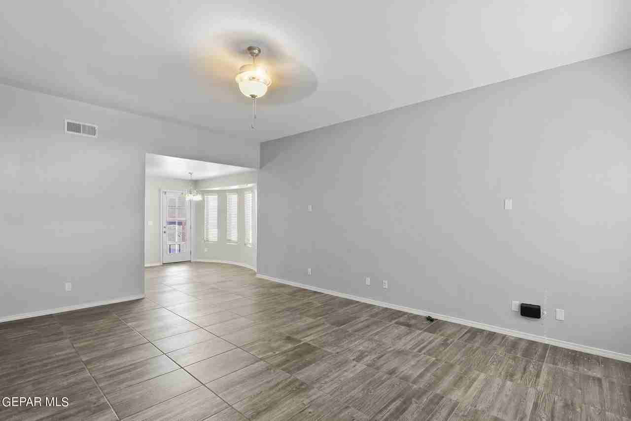 947 Follifoot Pl - Photo 5 of 35