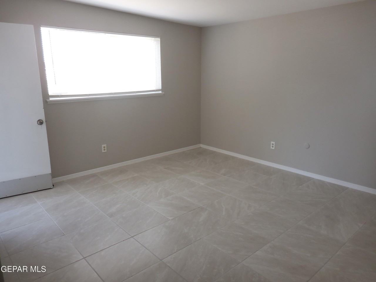 3608 Sheppard Ave - Photo 4 of 42