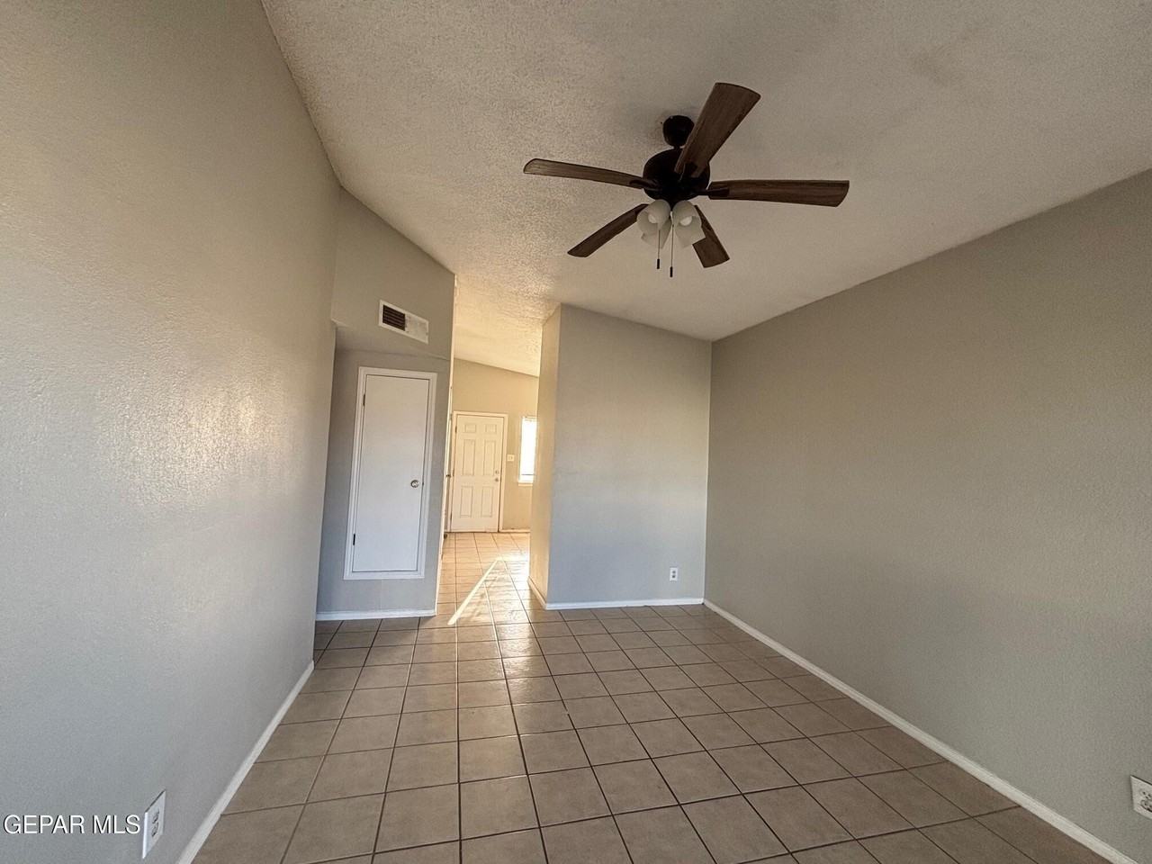 10840 Obsidian St - Photo 3 of 14