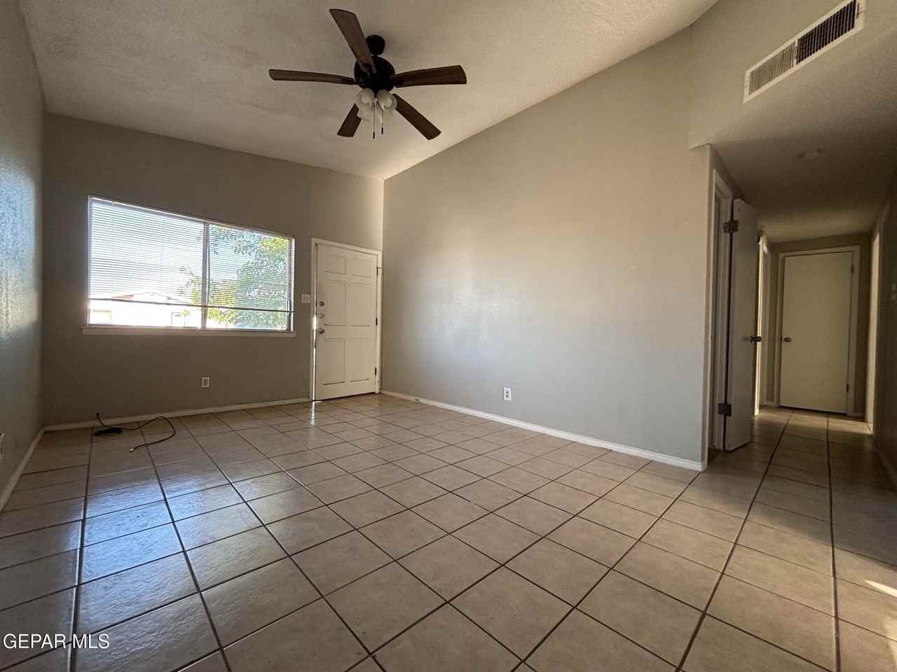 10840 Obsidian St - Photo 4 of 14
