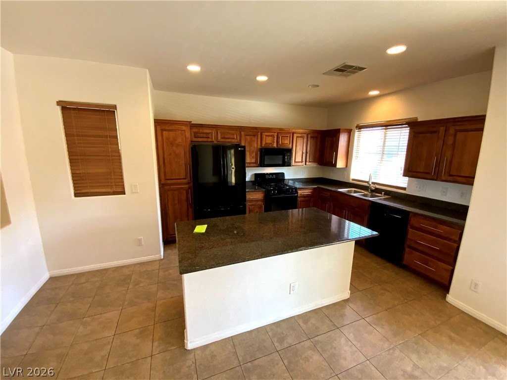 1182 Enzo Ave - Photo 4 of 20