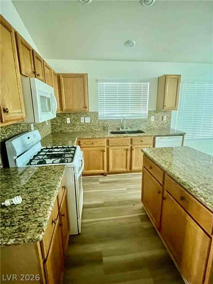5461 Zone Ave - Photo 5 of 15